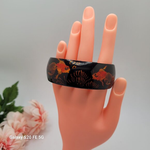 Painted Lacquer Bangle Bracelet Black with Gold Koi Fish - Picture 10 of 10